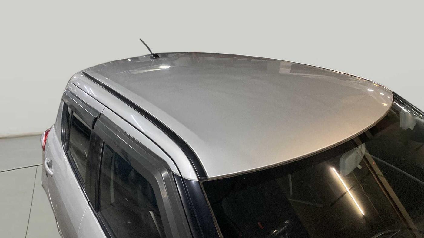 2016 Maruti Swift VXI, Petrol, Manual, 90,101 km, Roof