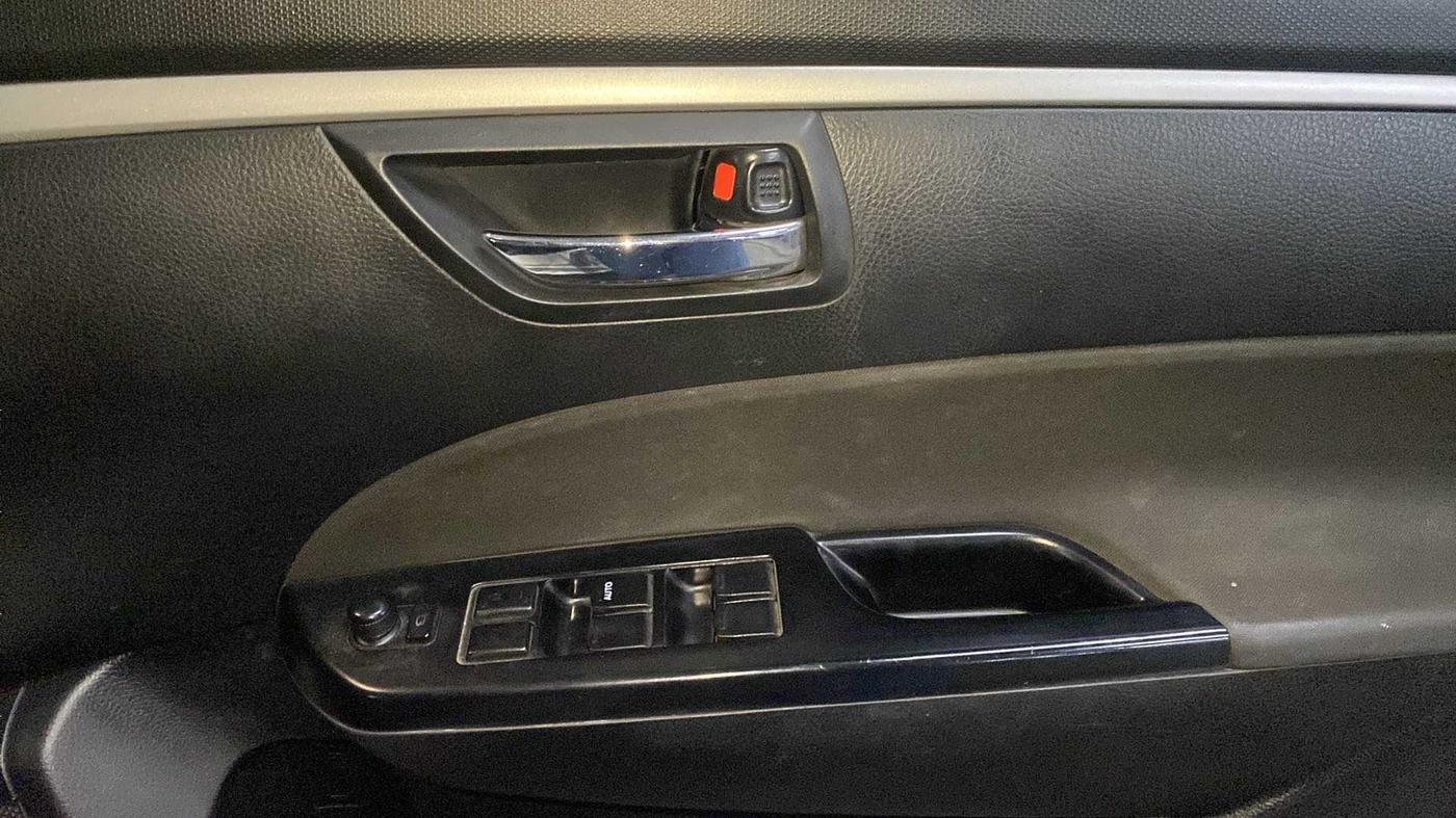 2016 Maruti Swift VXI, Petrol, Manual, 90,101 km, Driver Side Door Panels Control