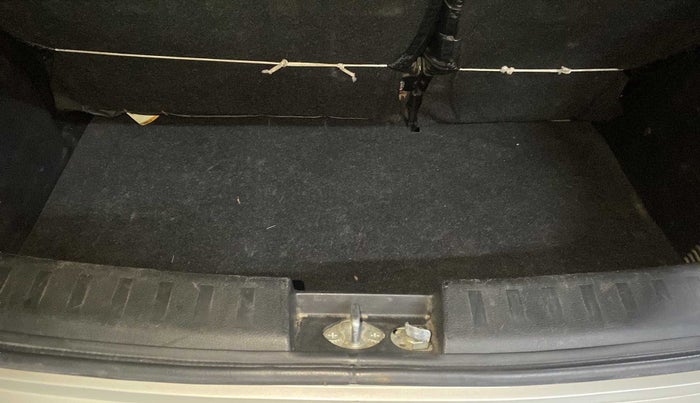 2016 Maruti Swift VXI, Petrol, Manual, 90,101 km, Boot Inside