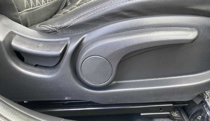 2019 Hyundai Elite i20 ASTA 1.2 (O), Petrol, Manual, 33,459 km, Driver Side Adjustment Panel