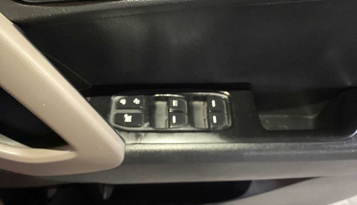 2016 Hyundai Creta SX PLUS AT 1.6 DIESEL, Diesel, Automatic, 40,886 km, Driver Side Door Panels Control