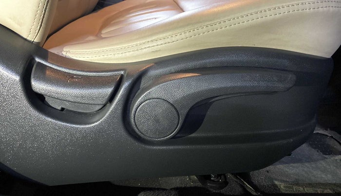 2016 Hyundai Creta SX PLUS AT 1.6 DIESEL, Diesel, Automatic, 40,886 km, Driver Side Adjustment Panel