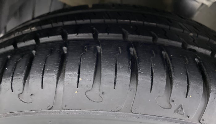 2018 Hyundai Grand i10 SPORTZ 1.2 KAPPA VTVT, Petrol, Manual, 14,903 km, Left Front Tyre Tread