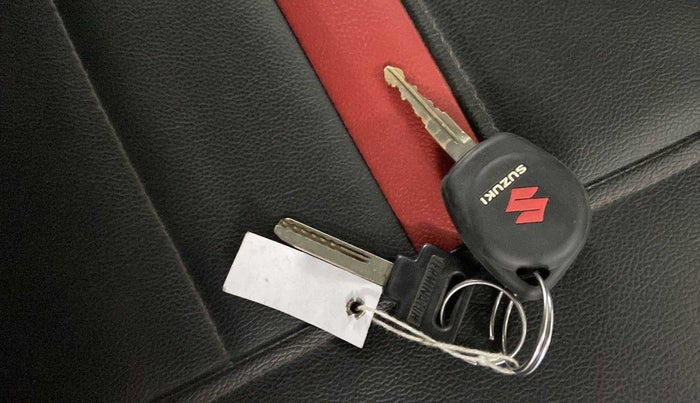 2014 Maruti Swift Dzire VDI, Diesel, Manual, 1,07,648 km, Key Close Up