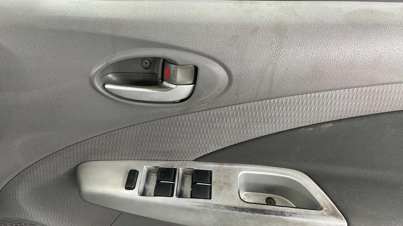 2011 Toyota Etios V, Petrol, Manual, 69,079 km, Driver Side Door Panels Control