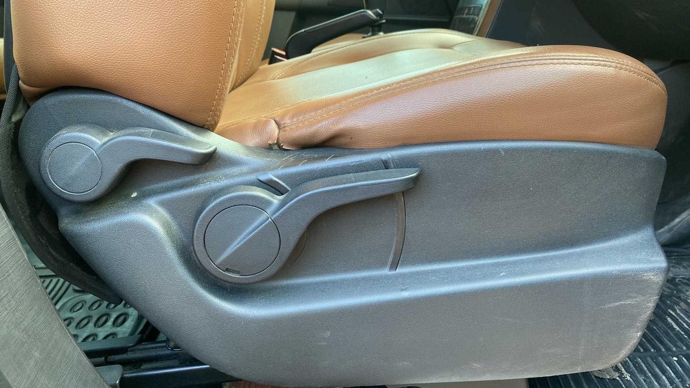 2018 Mahindra XUV500 W5, Diesel, Manual, 96,910 km, Driver Side Adjustment Panel
