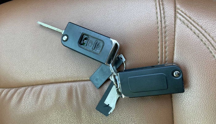 2018 Mahindra XUV500 W5, Diesel, Manual, 96,910 km, Key Close Up
