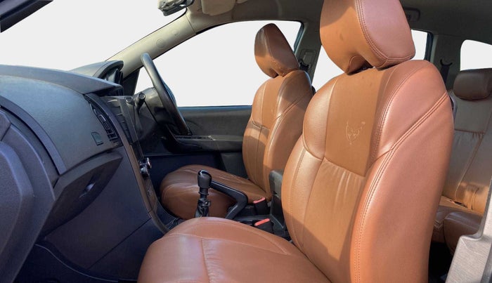 2018 Mahindra XUV500 W5, Diesel, Manual, 96,910 km, Right Side Front Door Cabin