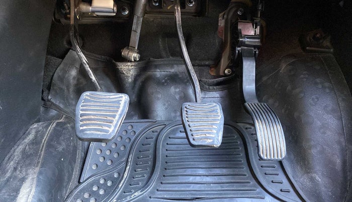 2018 Mahindra XUV500 W5, Diesel, Manual, 96,910 km, Pedals