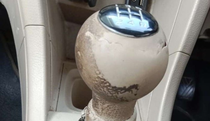 2012 Maruti Ertiga ZDI, Diesel, Manual, 64,394 km, Gear lever - Knob cover torn