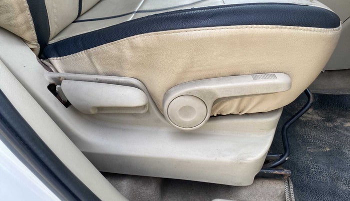 2012 Maruti Ertiga ZDI, Diesel, Manual, 64,394 km, Driver Side Adjustment Panel