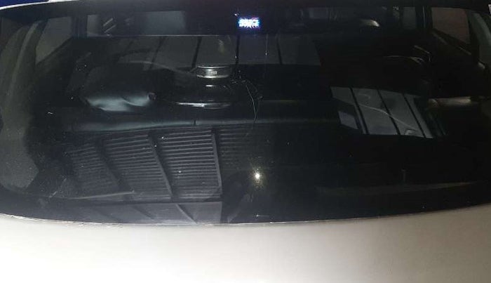 2014 Maruti Swift VDI, Diesel, Manual, 68,884 km, Rear windshield - Minor damage on windshield