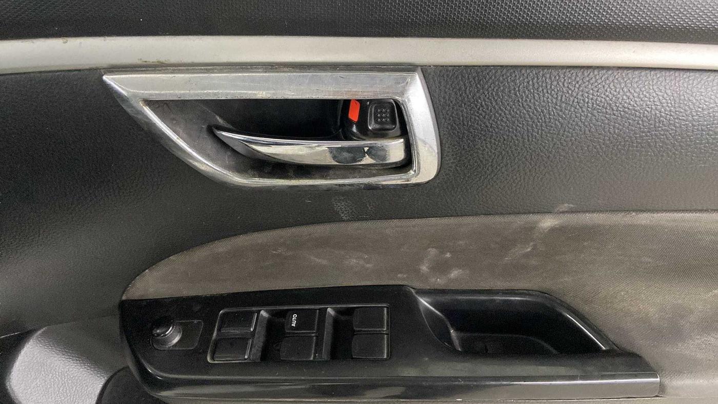 2014 Maruti Swift VDI, Diesel, Manual, 68,884 km, Driver Side Door Panels Control