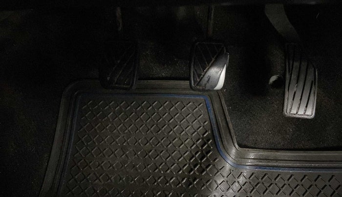 2014 Maruti Swift VDI, Diesel, Manual, 68,884 km, Pedals