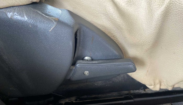 2017 Maruti Alto 800 VXI, Petrol, Manual, 33,361 km, Driver Side Adjustment Panel