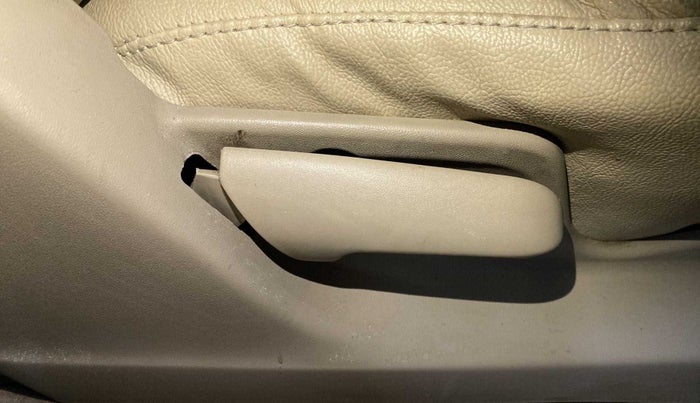 2016 Maruti Ertiga VDI SHVS, Diesel, Manual, 94,621 km, Driver seat - Seat adjuster not functional