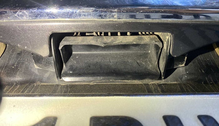 2016 Maruti Ertiga VDI SHVS, Diesel, Manual, 94,621 km, Dicky (Boot door) - Handle has minor damage