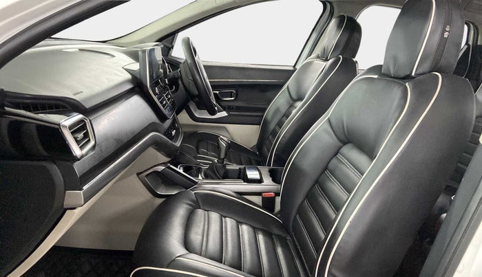 2022 Tata Safari XT PLUS, Diesel, Manual, 17,708 km, Right Side Front Door Cabin
