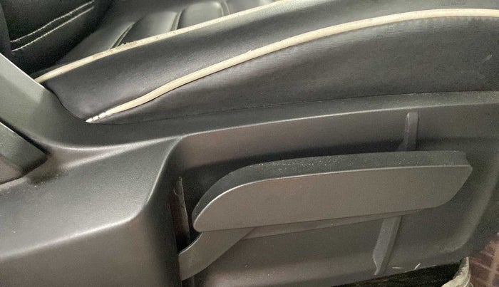 2022 Tata Safari XT PLUS, Diesel, Manual, 17,708 km, Driver Side Adjustment Panel