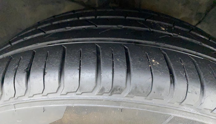 2017 Hyundai Creta SX PLUS 1.6 PETROL, Petrol, Manual, 81,394 km, Right Front Tyre Tread