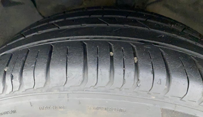 2017 Hyundai Creta SX PLUS 1.6 PETROL, Petrol, Manual, 81,394 km, Left Front Tyre Tread