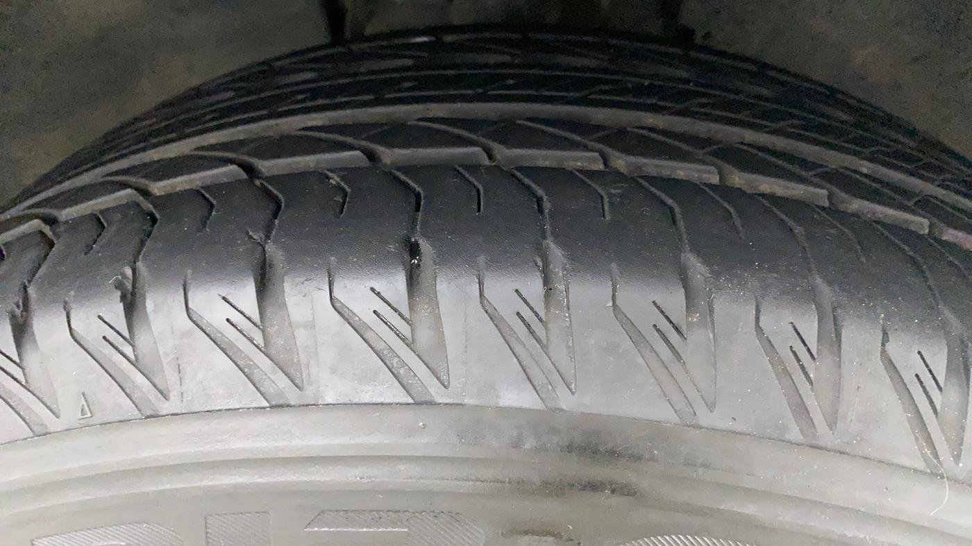 2021 Tata Harrier XZA PLUS 2.0L DARK EDITION, Diesel, Automatic, 13,330 km, Right Front Tyre Tread