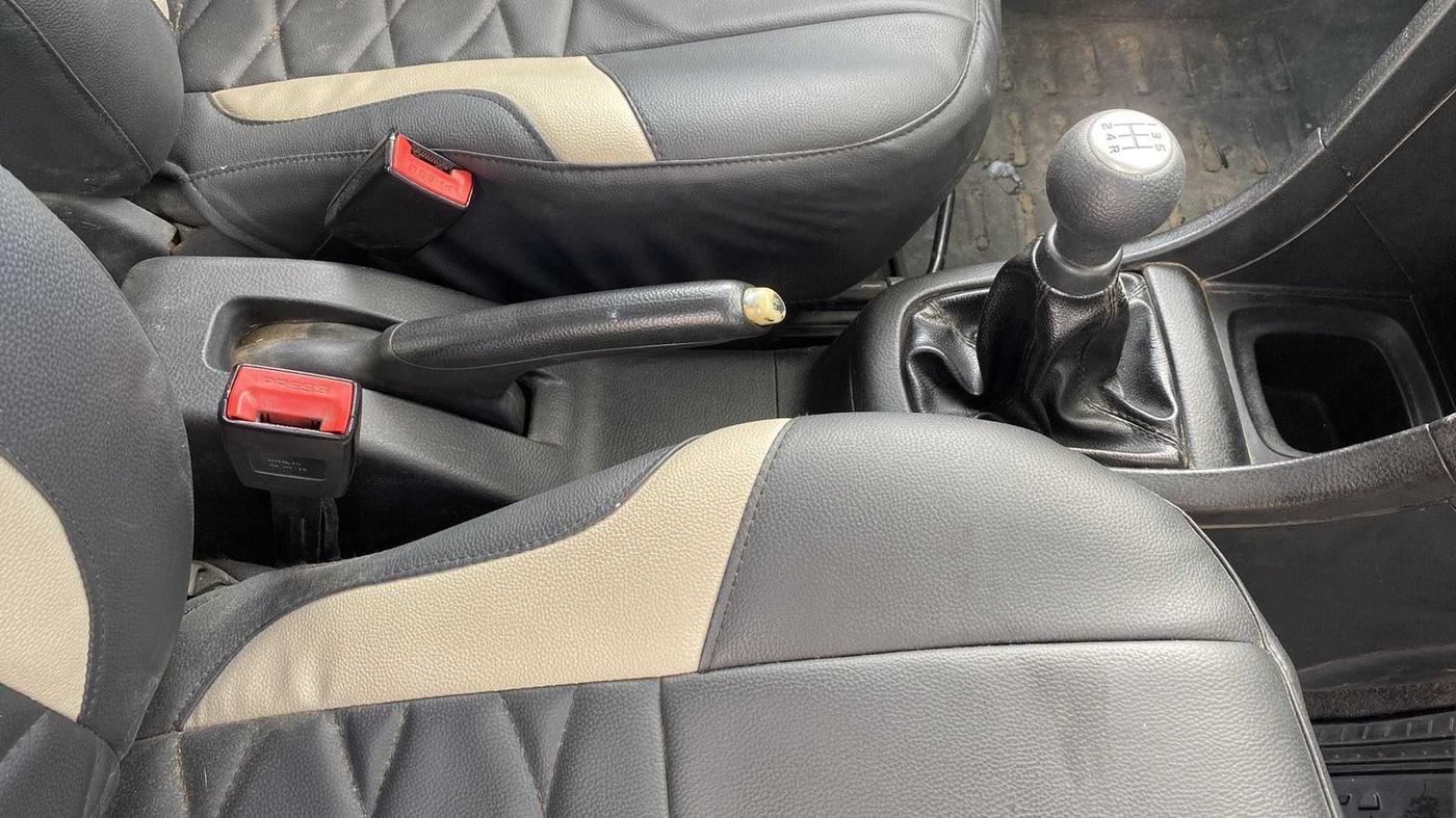 2015 Maruti Swift VDI ABS, Diesel, Manual, 81,040 km, Gear Lever