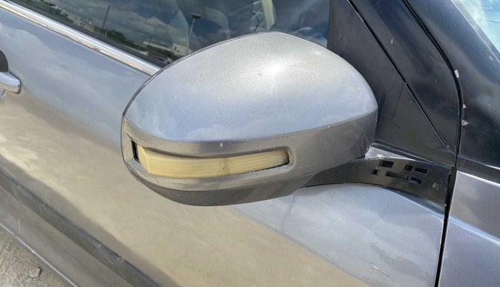 2015 Maruti Swift VDI ABS, Diesel, Manual, 81,040 km, Right rear-view mirror - Cover has minor damage
