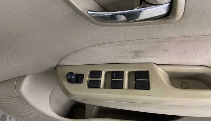 2016 Maruti Swift Dzire VDI ABS, Diesel, Manual, 66,181 km, Right front window switch / handle - Window glass alignment not proper