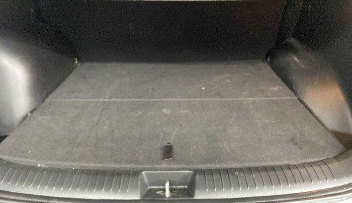 2016 Hyundai Creta SX PLUS 1.6 PETROL, Petrol, Manual, 46,505 km, Boot Inside