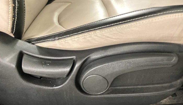 2016 Hyundai Creta SX PLUS 1.6 PETROL, Petrol, Manual, 46,505 km, Driver Side Adjustment Panel