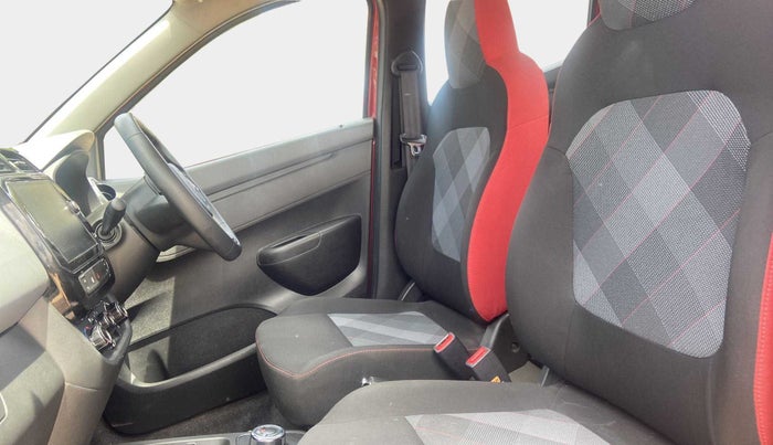 2020 Renault Kwid RXT 1.0 AMT (O), Petrol, Automatic, 36,462 km, Right Side Front Door Cabin