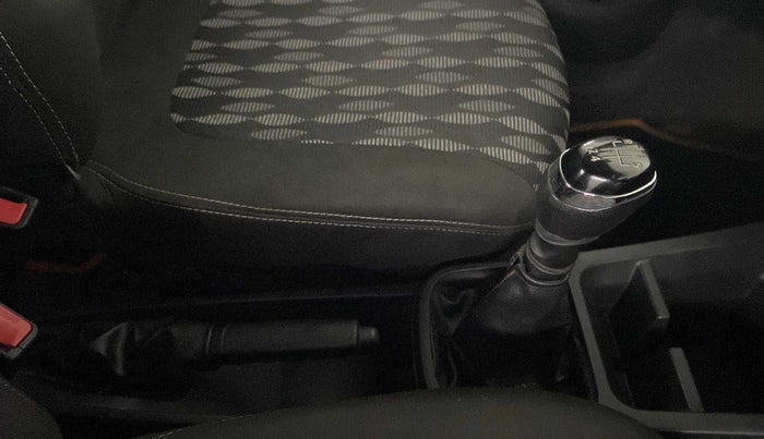 2020 Renault Kwid RXT 1.0 (O), Petrol, Manual, 18,624 km, Gear Lever