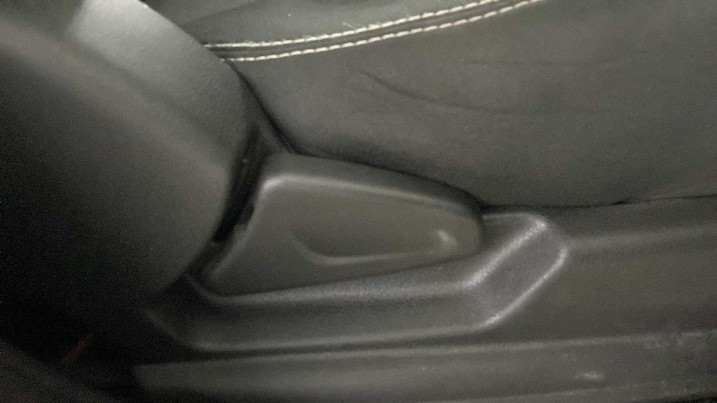 2020 Renault Kwid RXT 1.0 (O), Petrol, Manual, 18,624 km, Driver Side Adjustment Panel