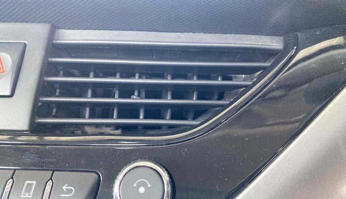 2018 Tata NEXON XMA PETROL, Petrol, Automatic, 62,215 km, AC Unit - Front vent has minor damage