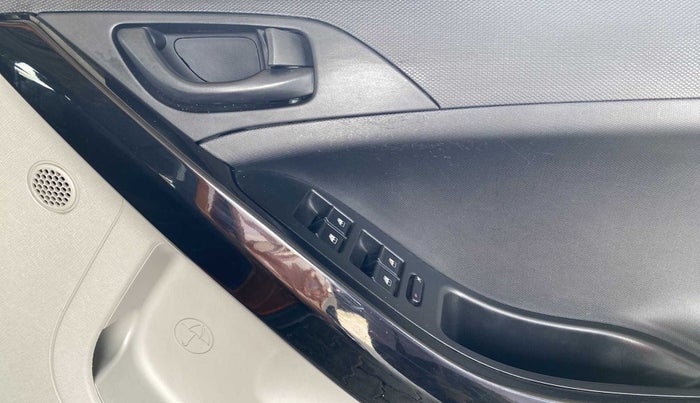 2018 Tata NEXON XMA PETROL, Petrol, Automatic, 62,215 km, Driver Side Door Panels Control