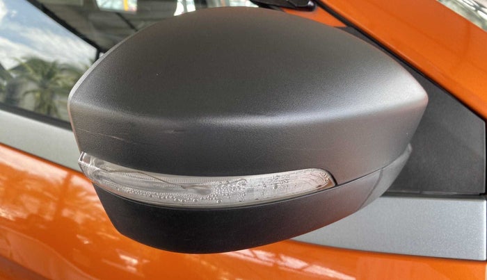 2018 Tata NEXON XMA PETROL, Petrol, Automatic, 62,215 km, Right rear-view mirror - Indicator light has minor damage