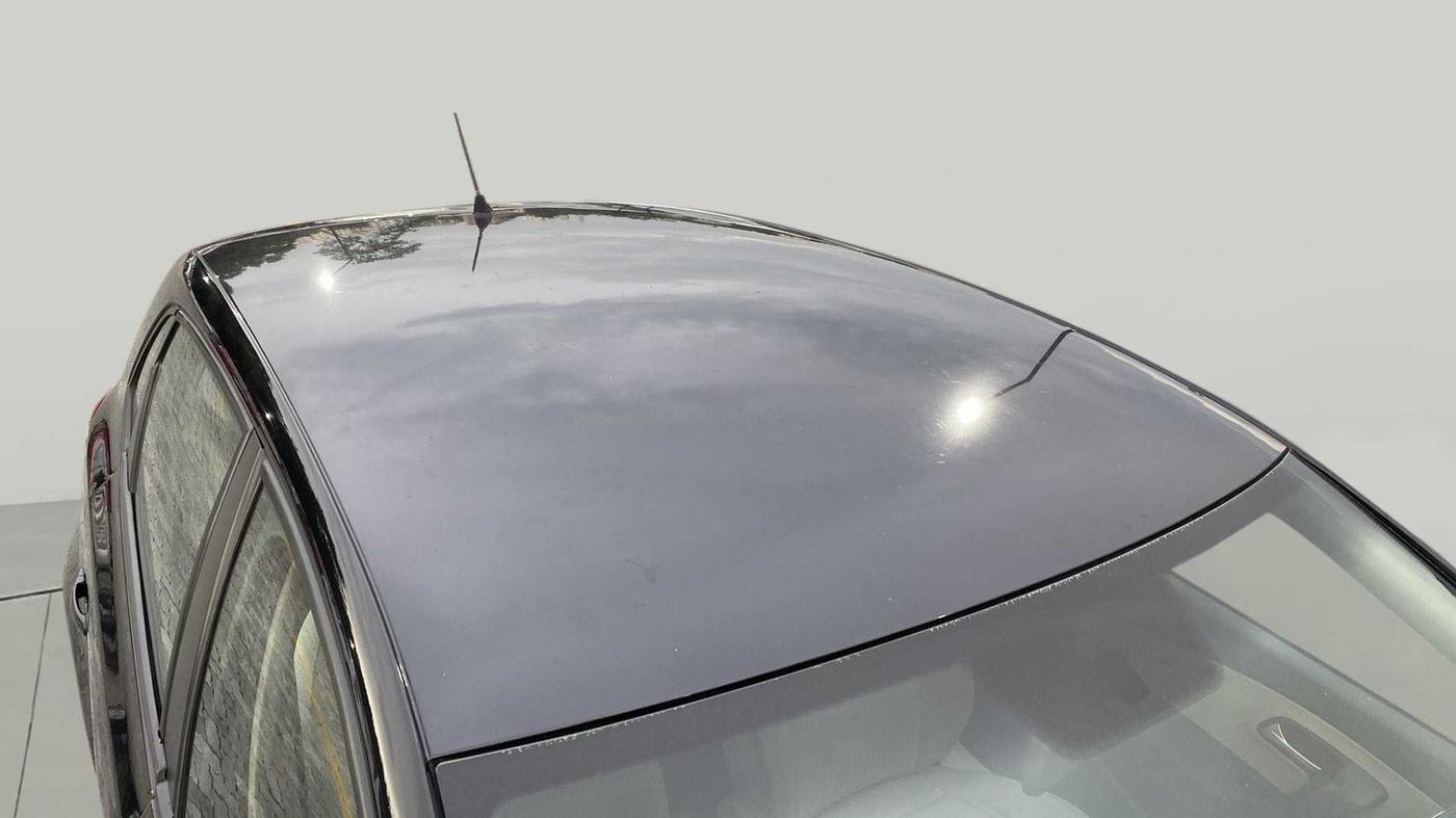 2013 Volkswagen Polo HIGHLINE1.2L, Petrol, Manual, 1,05,442 km, Roof