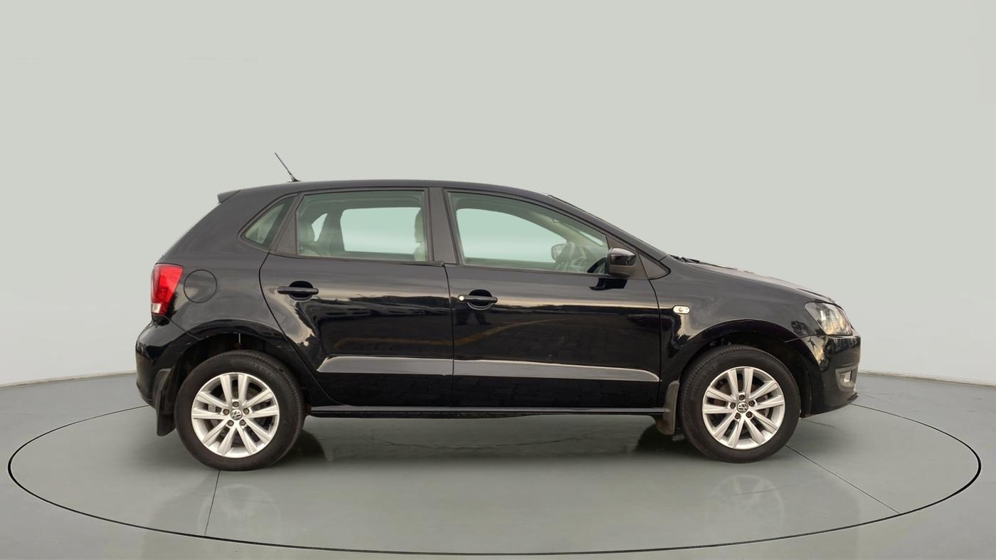 2013 Volkswagen Polo HIGHLINE1.2L, Petrol, Manual, 1,05,442 km, Right Side View