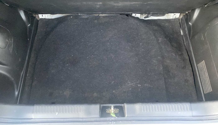 2018 Maruti Swift VDI, Diesel, Manual, 98,433 km, Boot Inside