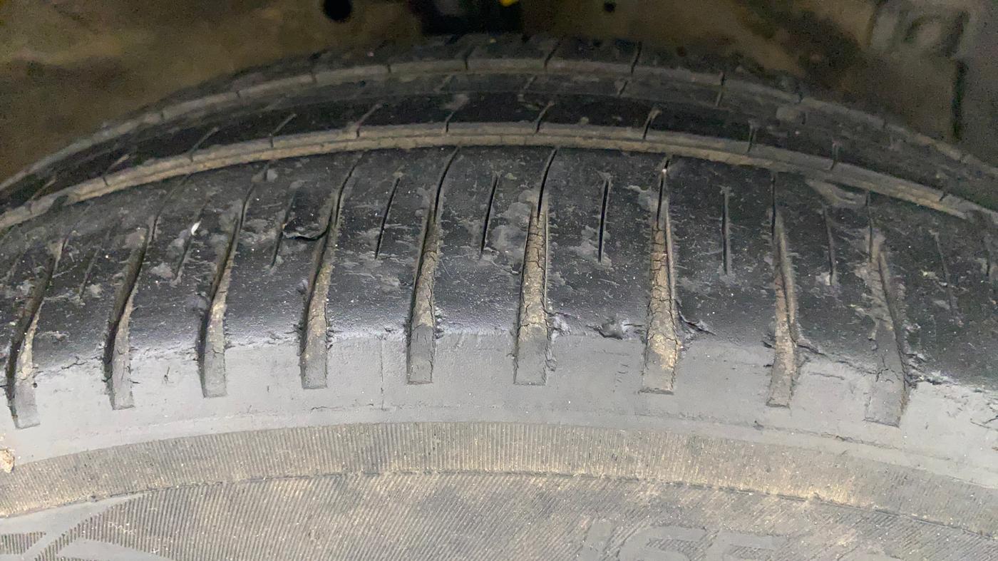 2013 Maruti Swift VDI, Diesel, Manual, 96,499 km, Right Front Tyre Tread