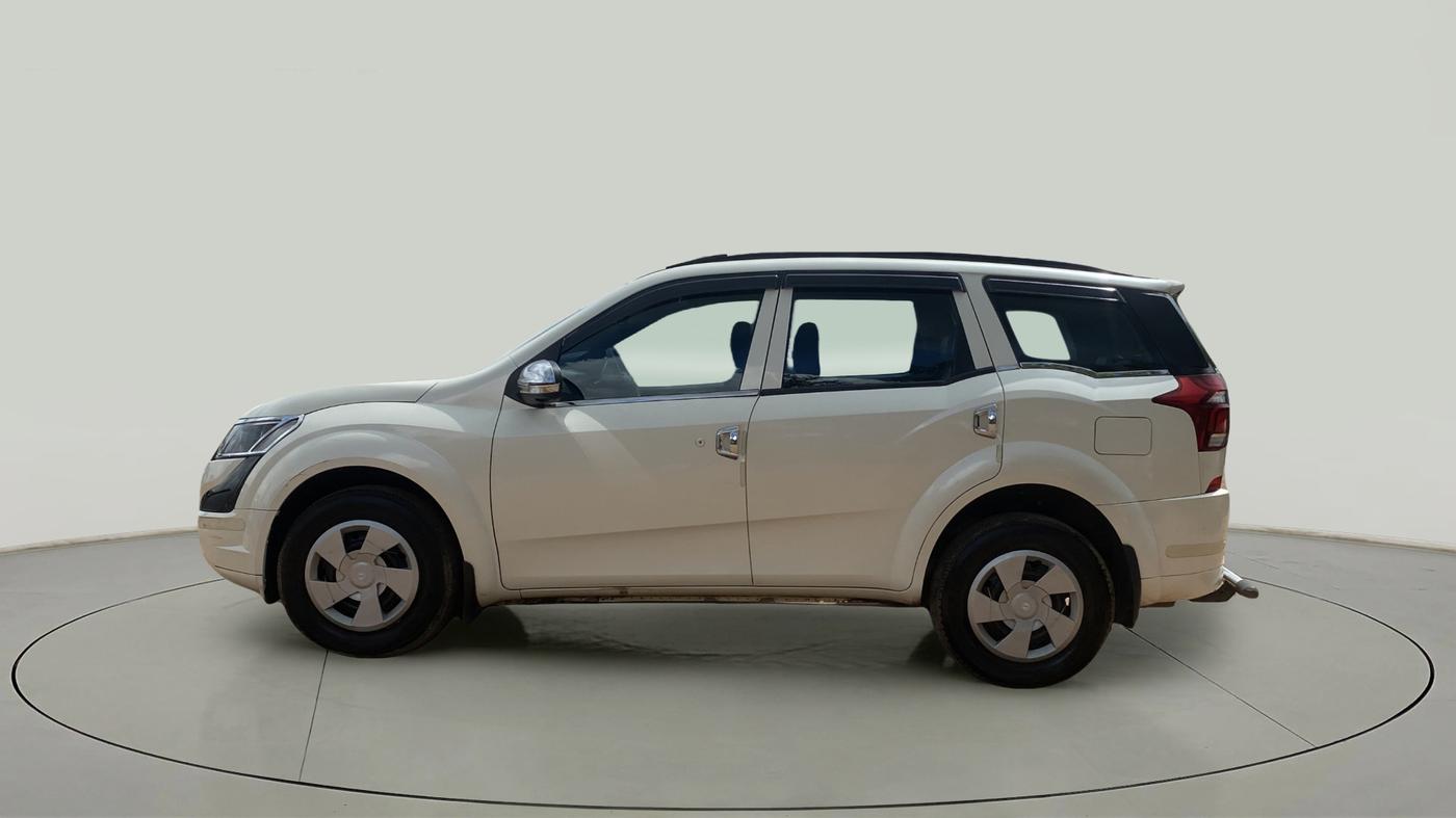 2021 Mahindra XUV500 W5, Diesel, Manual, 31,635 km, Left Side