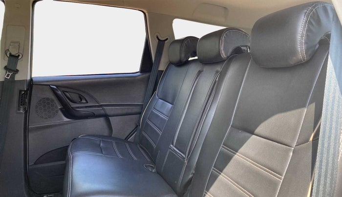 2021 Mahindra XUV500 W5, Diesel, Manual, 31,635 km, Right Side Rear Door Cabin
