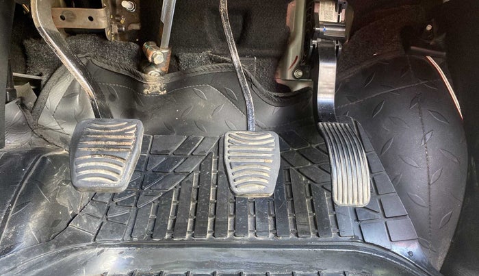 2021 Mahindra XUV500 W5, Diesel, Manual, 31,635 km, Pedals