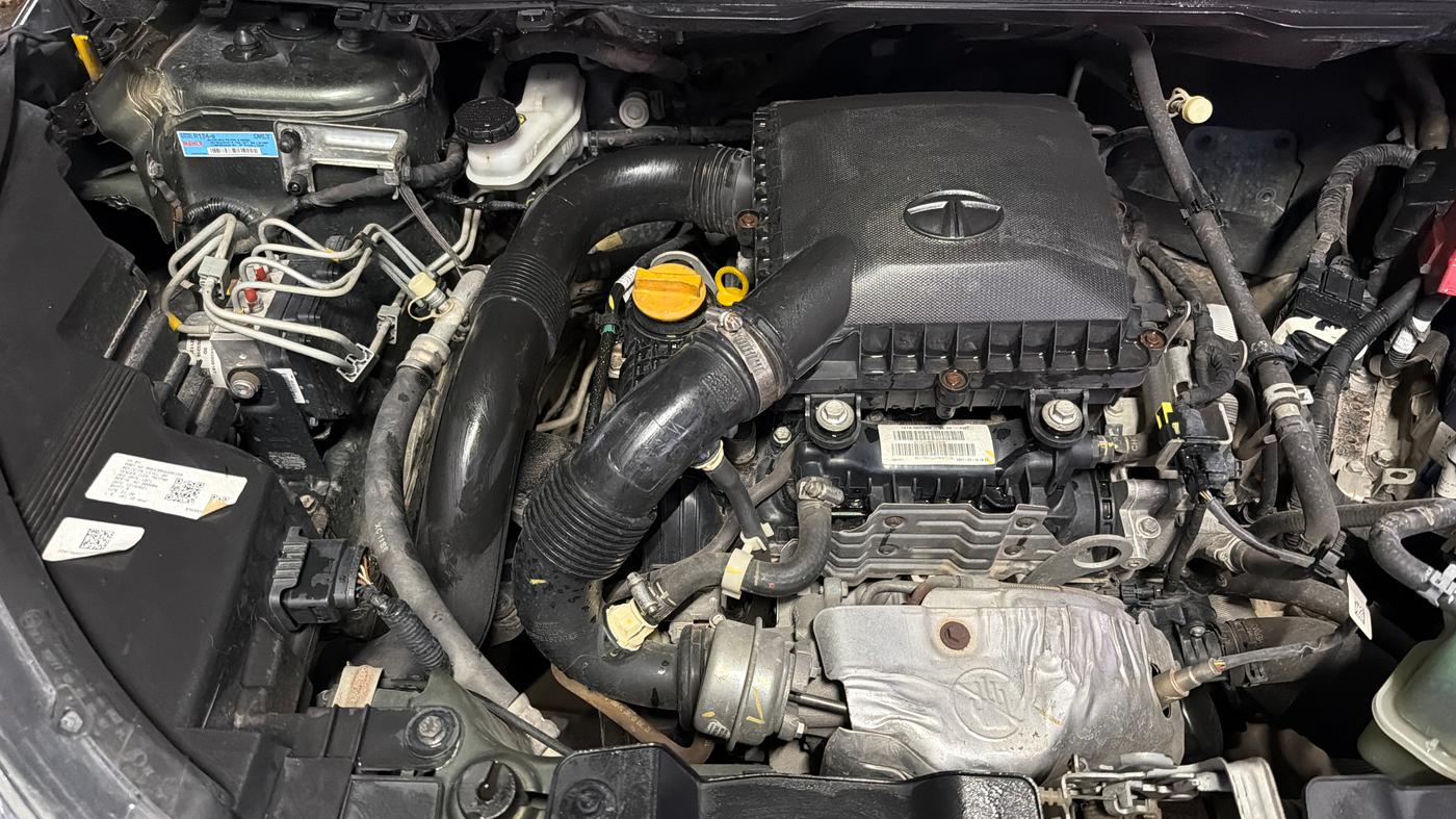 2021 Tata NEXON XZ PLUS PETROL KAZIRANGA, Petrol, Manual, 72,075 km, Engine View - Right