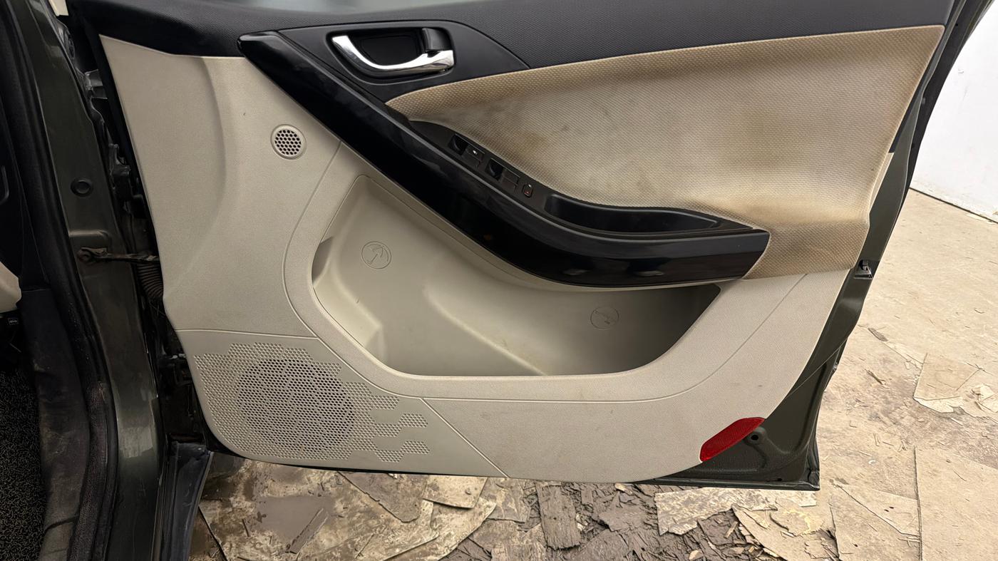 2021 Tata NEXON XZ PLUS PETROL KAZIRANGA, Petrol, Manual, 72,075 km, Driver Side Door Panels Control