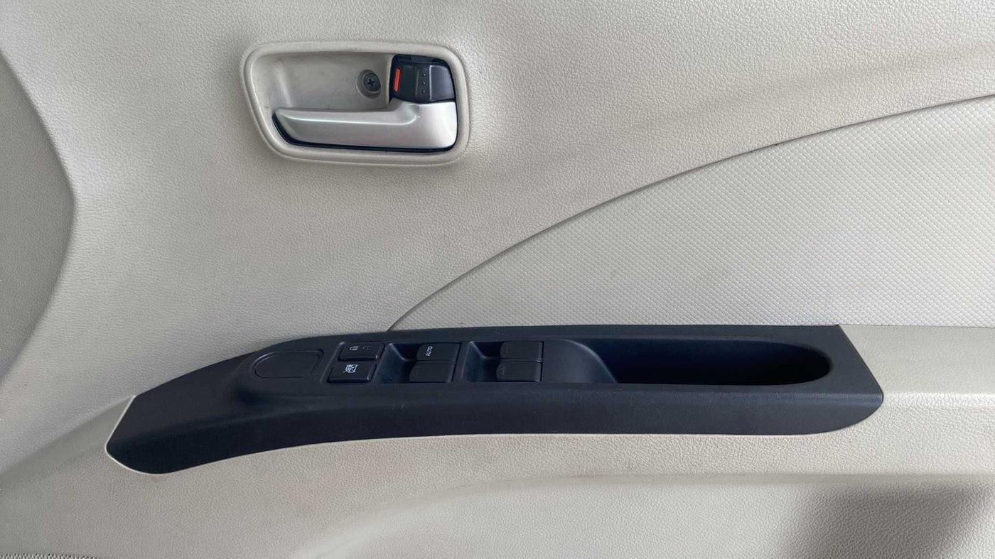 2017 Maruti Celerio VXI (O), Petrol, Manual, 30,391 km, Driver Side Door Panels Control