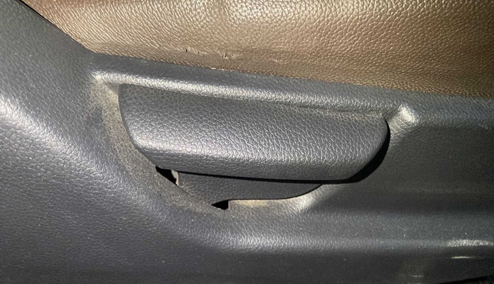 2015 Hyundai Eon ERA +, Petrol, Manual, 52,139 km, Driver Side Adjustment Panel