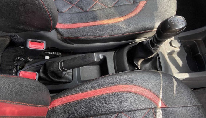 2016 Renault Kwid RXT 1.0 (O), Petrol, Manual, 57,164 km, Gear Lever
