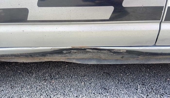 2016 Renault Kwid RXT 1.0 (O), Petrol, Manual, 57,164 km, Left running board - Slightly dented